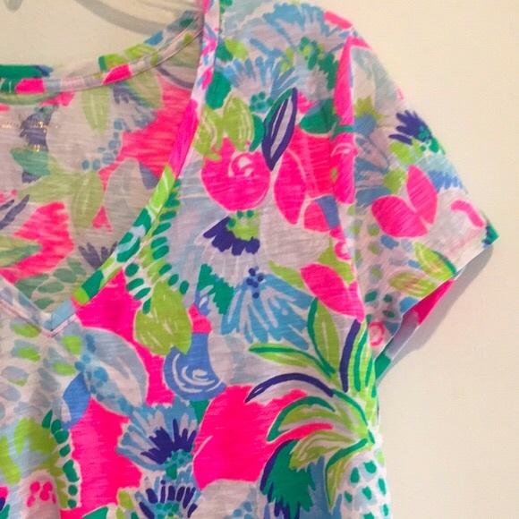 New Lily Pulitzer Etta V-Neck Top - Short Sleeve Cotton T-Shirt size Medium - Picture 7 of 11